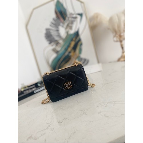 Malá kabelka přes rameno Chanel Flap Lambskin 81185 černá