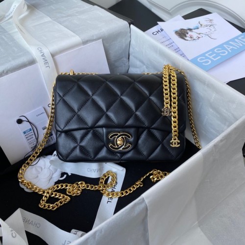 Malá kabelka přes rameno Chanel Flap Lambskin AS3114 černá