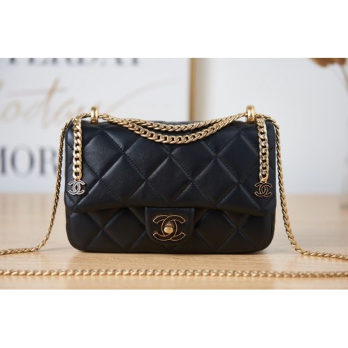 Malá kabelka přes rameno Chanel Flap Lambskin AS3114 černá