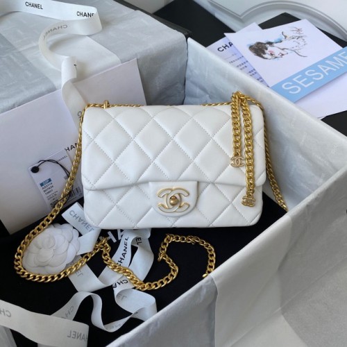 Malá kabelka přes rameno Chanel Flap Lambskin AS3114 bílá
