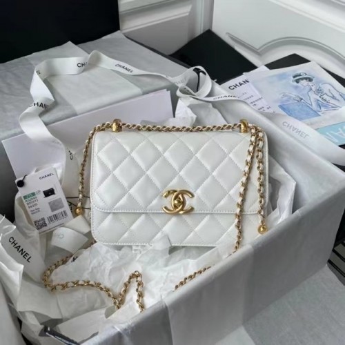 Kabelka přes rameno Chanel s klopou, originální kůže AS2649, bílá
