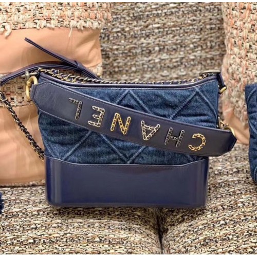 Malá džínová kabelka hobo Chanel Gabrielle AS0865 modrá