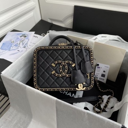 Kosmetická taška Chanel Lambskin Crystal Calfskin ve zlaté barvě s kovovým potiskem 8818 černá