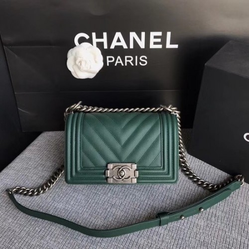 Kabelka přes rameno Chanel Le Boy Flap Original Caviar Leather P67085 s černozelenou stříbrnou přezkou