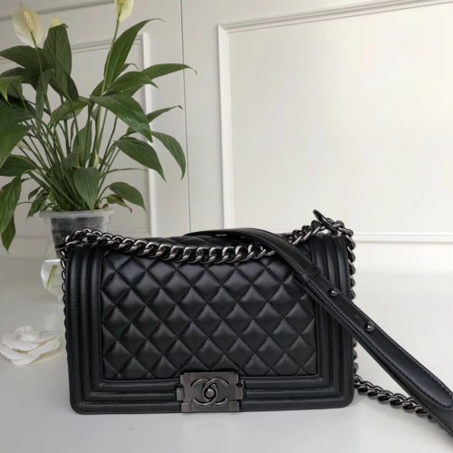 Chanel Leboy Originální ovčí kůže A67086 černá zbraňová kovová