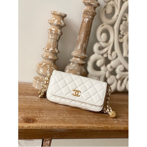 Chanel MINI FLAP BAG Lambskin Gold-Tone Metal AP81210 BÍLÁ