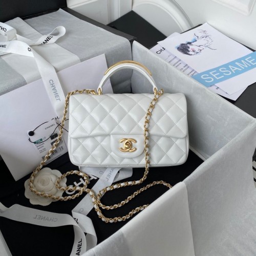 Chanel MINI KLOPOVÁ KABELKA S HORNÍM RUKOJETEM AS2431 bílá