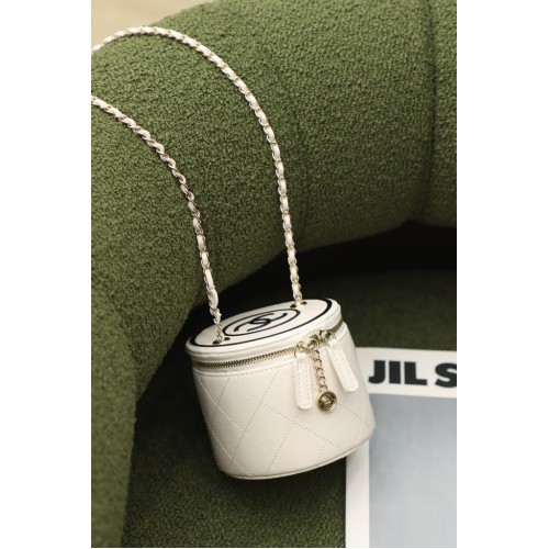 Chanel Originální mini klasická kabelka s řetízkem SS2021 bílá