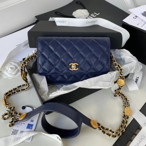 Chanel MALÁ KLOPOVÁ KABELKA AP2840 Královská modrá