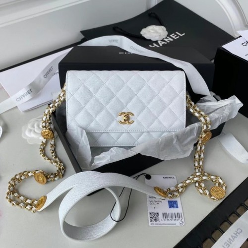 Chanel MALÁ KLOPOVÁ KABELKA AP2840 bílá