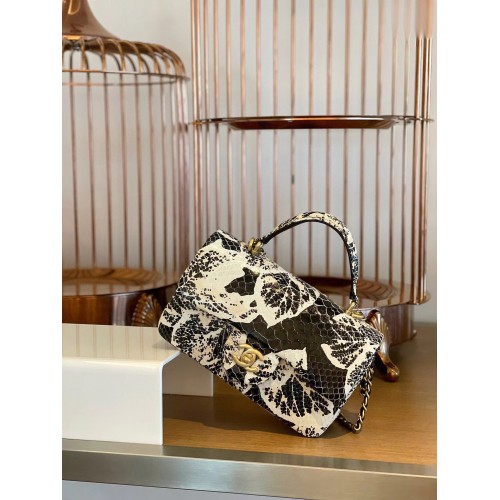 Mini kabelka Chanel s klopou z hadí kůže s horním uchem AS2431 černá a bílá