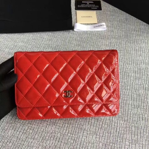 Kabelka Chanel WOC z lakované kůže A33814C červená