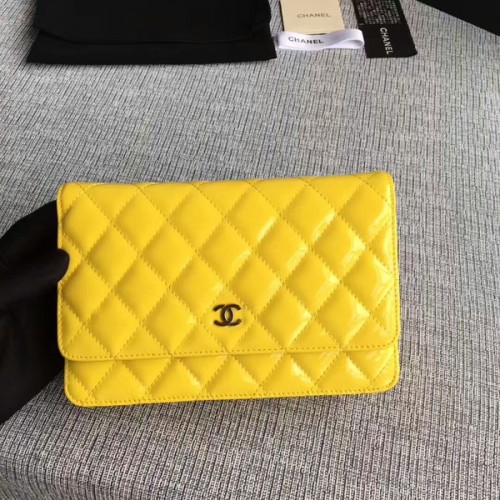 Kabelka Chanel WOC z lakované kůže A33814C žlutá