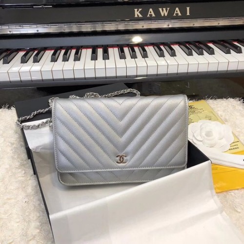 Chanel WOC Original Caviar Leather Flap crossbody kabelka V33814 stříbrně šedá stříbrný řetízek