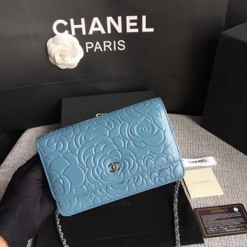 Chanel WOC Skyblue Camellia kožená mini kabelka s klopou A33814 stříbrná