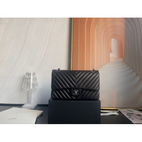Klasická kabelka Chanel z jehněčí kůže, stříbrná, kovová, V01112, černá