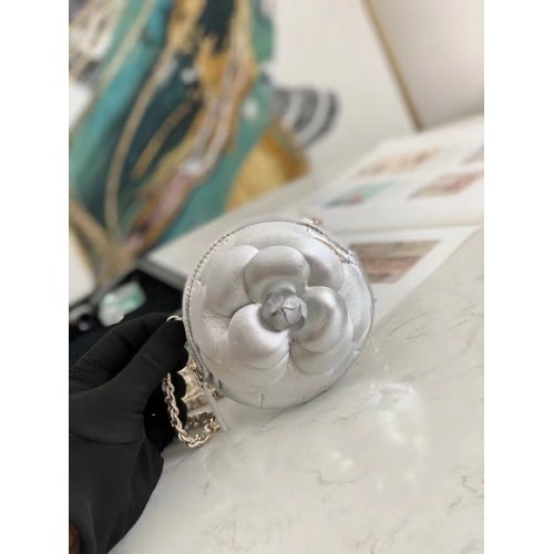 Chanel mini kabelka přes rameno originální kůže 82121 stříbrná