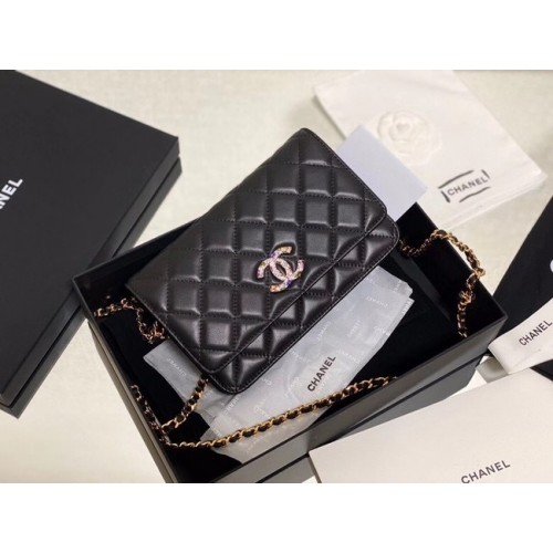 Peněženka Chanel na řetízku z jehněčí kůže, lakovaný kov ve zlaté barvě AP2021, černá