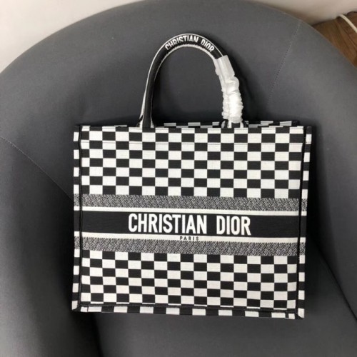TAŠKA DIOR BOOK TOTE Z ČERNOBÍLÉHO VYŠÍVANÉHO PLÁTNA M1286