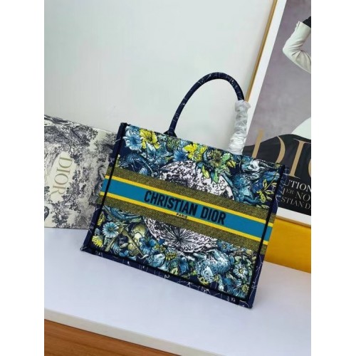 DIOR BOOK TOTE Modrá Dior Constellation Embroidery M1297ZR