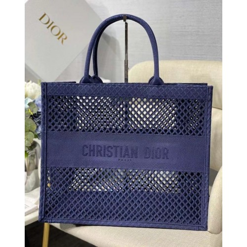 Taška Dior Book Tote s modrou síťovanou výšivkou M1286ZW