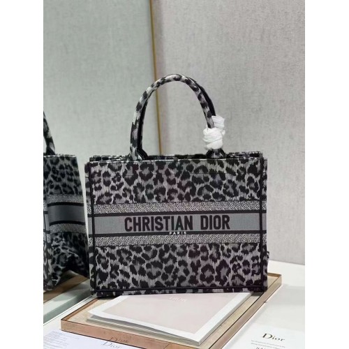 DIOR BOOK TOTE Embroidery M1296ZR Černý leopardí potisk