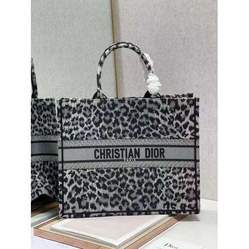 DIOR BOOK TOTE Embroidery M1297ZR-20 Černý leopardí potisk