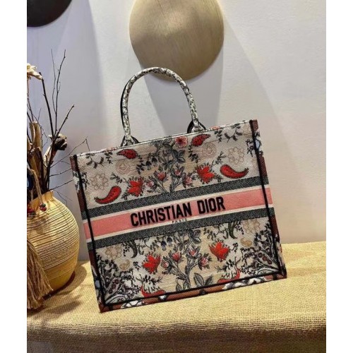 Taška Dior Book Tote s vícebarevnou výšivkou M1286ZR