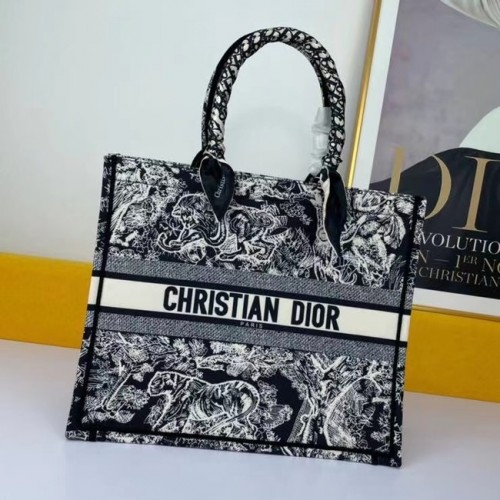 Taška Dior Book Tote s vícebarevnou výšivkou M1297ZR