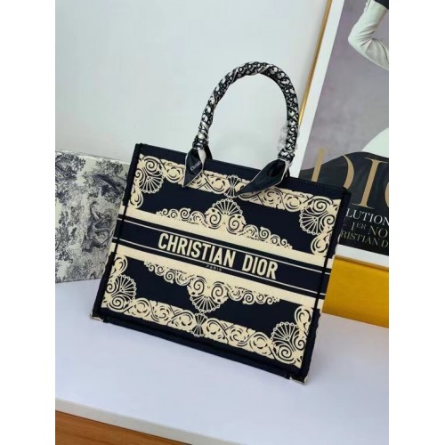 DIOR BOOK TOTE Vícebarevná výšivka M1297ZR-14
