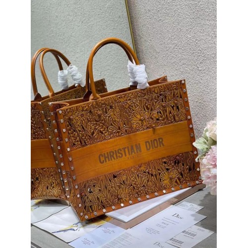DIOR BOOK TOTE Multicolor Embroidery M1297ZR-5 ŽLUTÁ