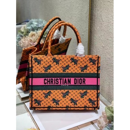 Taška Dior Book Tote oranžová, vícebarevná výšivka s dračím ohněm M1296ZJ