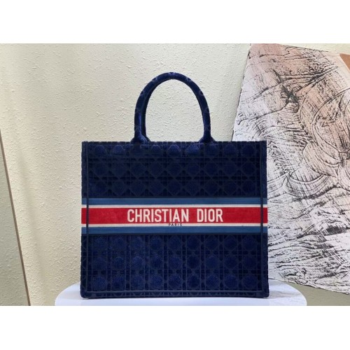DIOR BOOK TOTE Velvet M1286 tmavě modrá