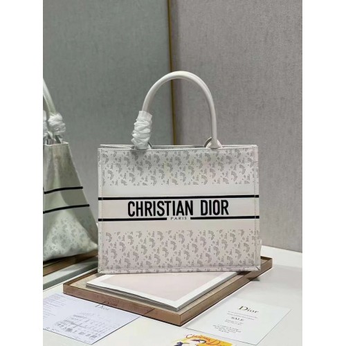 Kožená taška DIOR BOOK TOTE s výšivkou Constellation M1296ZR bílá