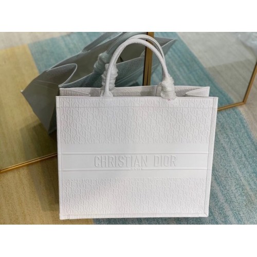 Taška Dior Book Tote z telecí kůže M1296Z bílá
