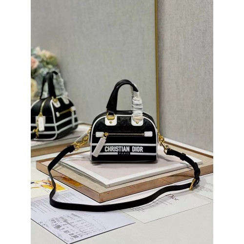 Malá kožená taška DIOR s reliéfním vzorem C9201 černá