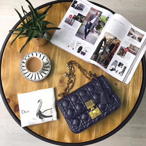 TAŠKA DIORADDICT FLAP V MODRÁ CANNAGE LAMBSKIN M5818