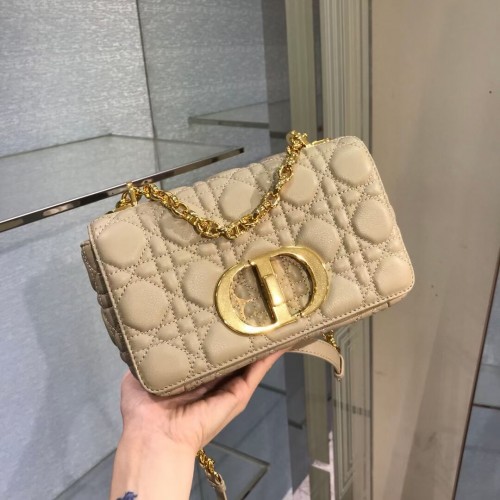Dior MALÁ TAŠKA DIOR CARO Soft Cannage Calfskin M9241 meruňková