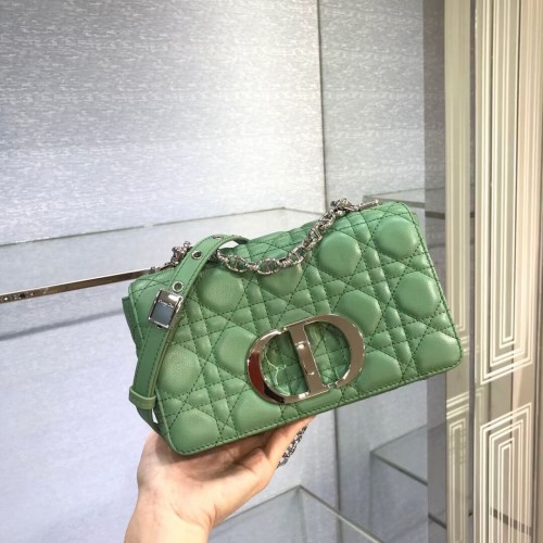 Dior MALÁ DIOR CARO BAG Měkká telecí kůže Cannage M9241 zelená