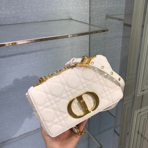Dior MALÁ DIOR CARO BAG Měkká telecí kůže Cannage M9241 bílá