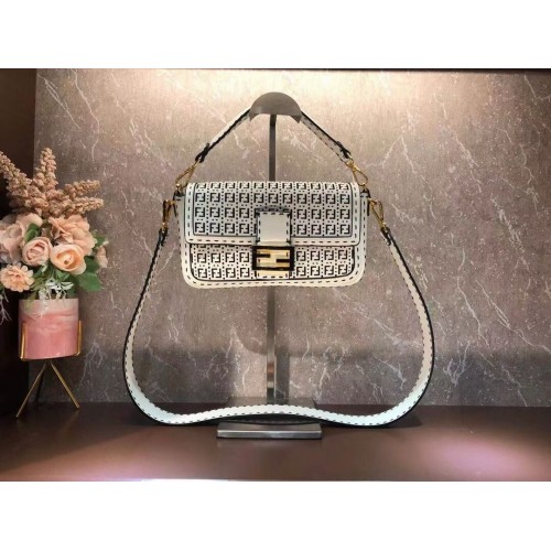 Kabelka FENDI BAGUETTE F1520 bílá