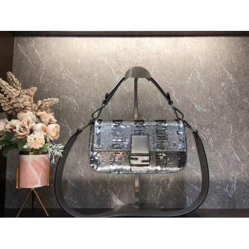 Kabelka FENDI BAGUETTE Pearl slice F1359 stříbrná