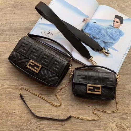 Mini kabelka přes rameno FENDI BAGUETTE 8BS017 černá