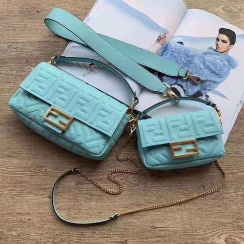 Mini kabelka přes rameno FENDI BAGUETTE 8BS017 světle modrá