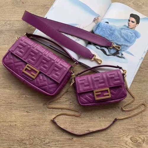Mini kabelka přes rameno FENDI BAGUETTE 8BS017 fialová
