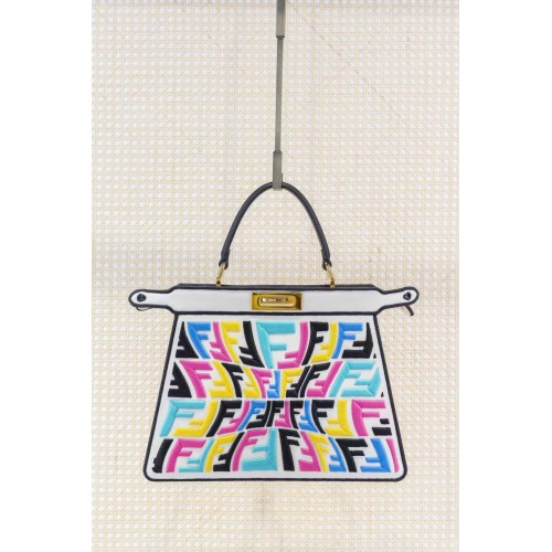 Kožená kabelka FENDI PEKABOO ICONIC ESSENTIAL F1516 barva