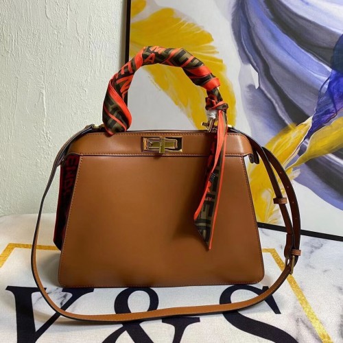 FENDI PEKABOO ICONIC STŘEDNĚ HNĚDÁ KOŽENÁ KAŠE F6946