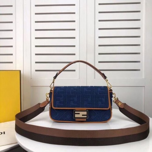 Fendi BAGUETTE LARGE Modrá džínová kabelka F0386 modrá