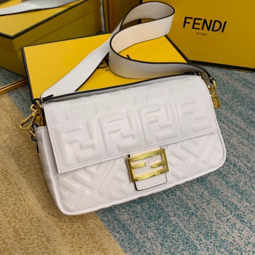 Kabelka přes rameno Fendi BAGUETTE 8BR600 bílá