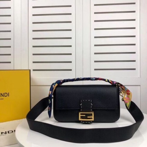 Kožená kabelka Fendi BAGUETTE F2466 černá